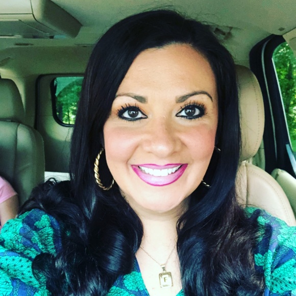 Meet your Posher, Farrah - Picture 2 of 8